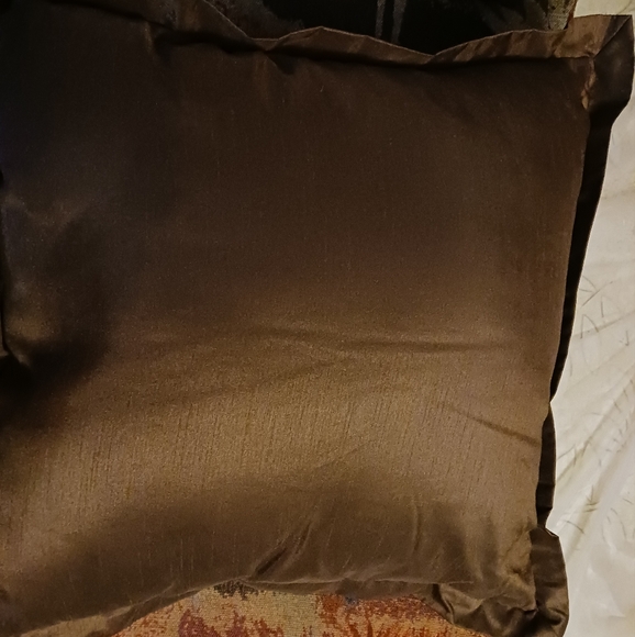 🦊🐅Land of Nod Room Throw pillow🦙🦒& Arrow Home 🏡 Fashion Pollows. - Picture 9 of 12